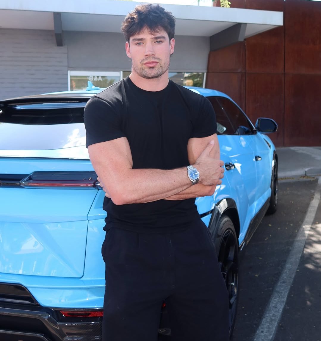 New Rome University. encerrada. tweet media