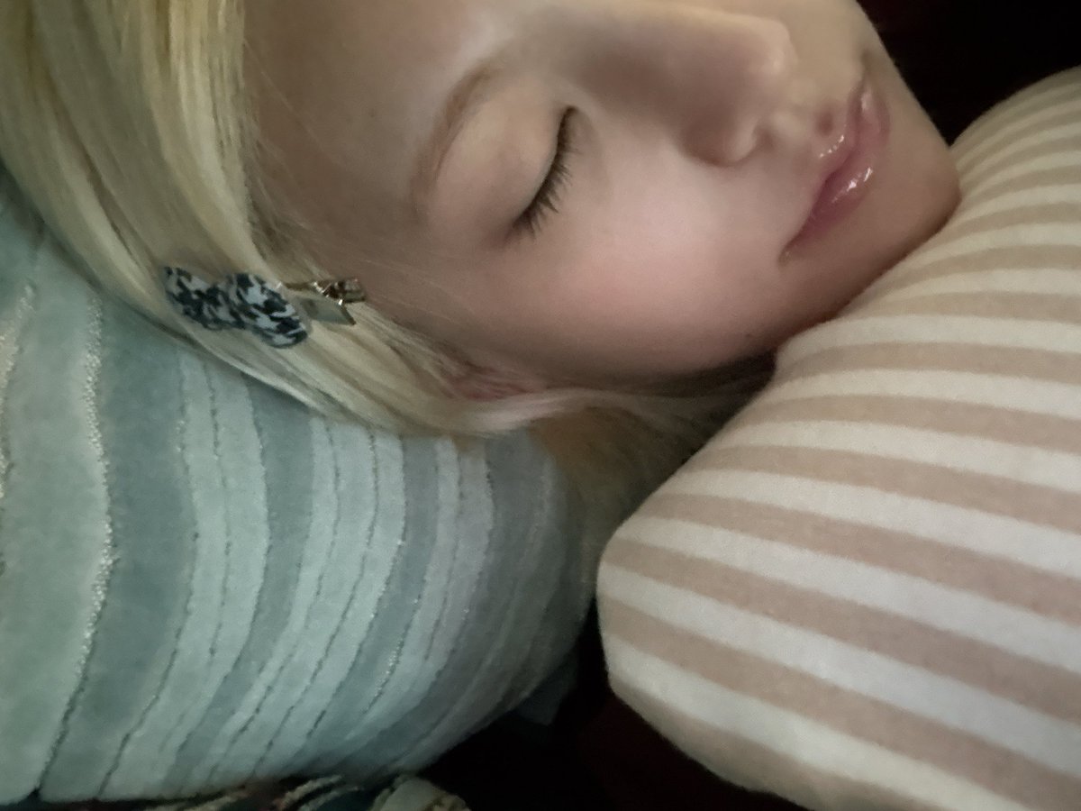 요즘 왤케 귀엽게굴지