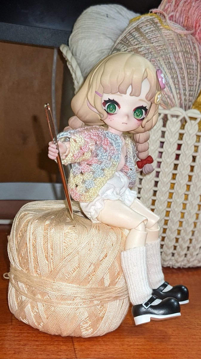 раніше робила в'язану кофтинку та носки 
треба якусь спідницю чи штані, ще придумати для повного образу