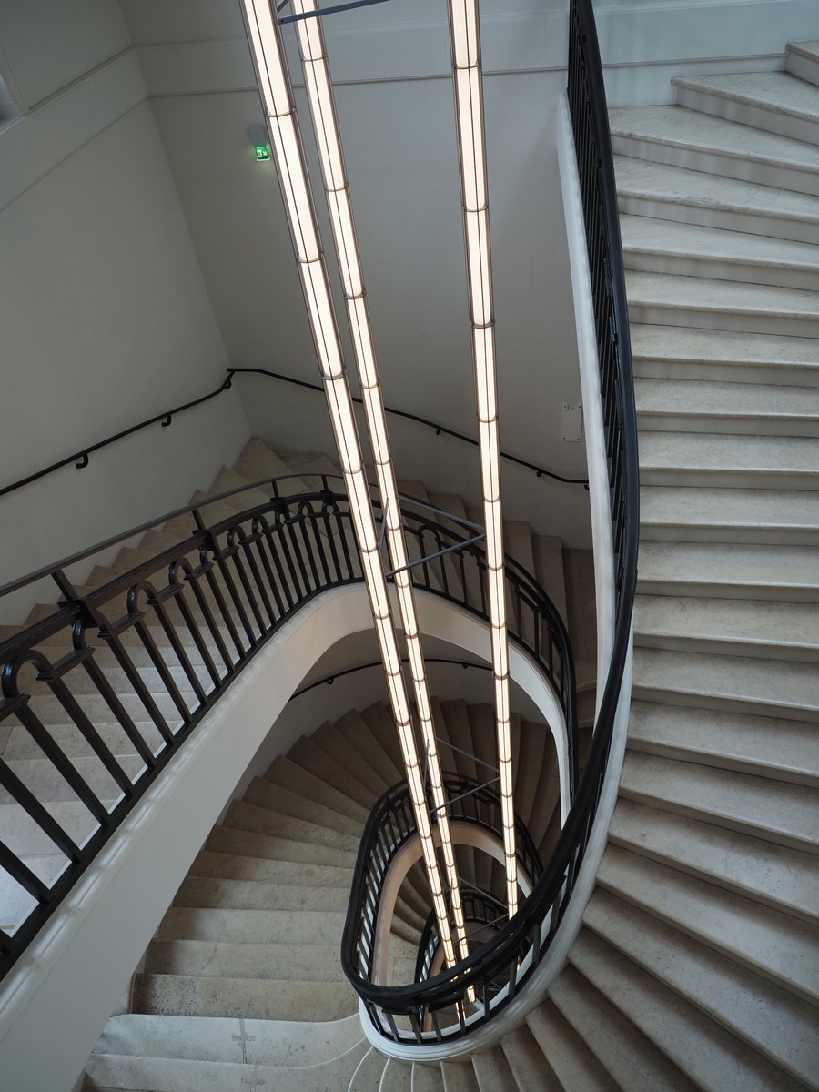 DreamingPippin's tweet photo. Vertige d’escalier I (La spirale)
🐶✌️

#Paris #Architecture #BourseDeCommerce
#TadaoAndo #建築写真
#見た人は無言で階段の写真をあげる https://t.co/Jy9rglowxu