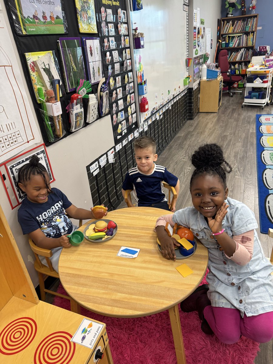 npinilla1's tweet image. #RISD #Prek Monday fun with new centers &amp;amp; hopping critters! Enjoying outdoor snacks, creating grasshoppers, catching speckled frogs &amp;amp; grasshopper math! #LoveWhatYouDo  #Branded #WorldClass 🌎 @ForestLnAcademy