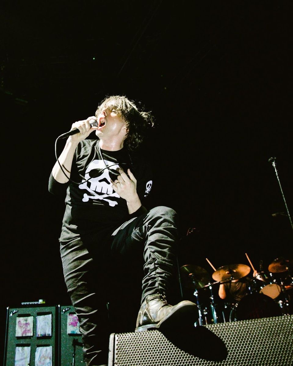 gerard way hourly (@hourlygeeway) on Twitter photo 