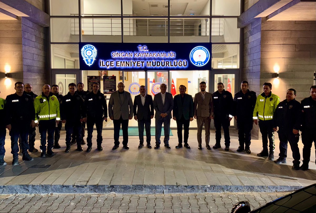 Sincan İlçe Emniyet Müdürlüğümüzün düzenlediği sahur programında kıymetli emniyet mensuplarımızla bir araya geldik.🌙 

Sincan’ımızın huzuru için hep birlikte çalışmaya devam ediyoruz.