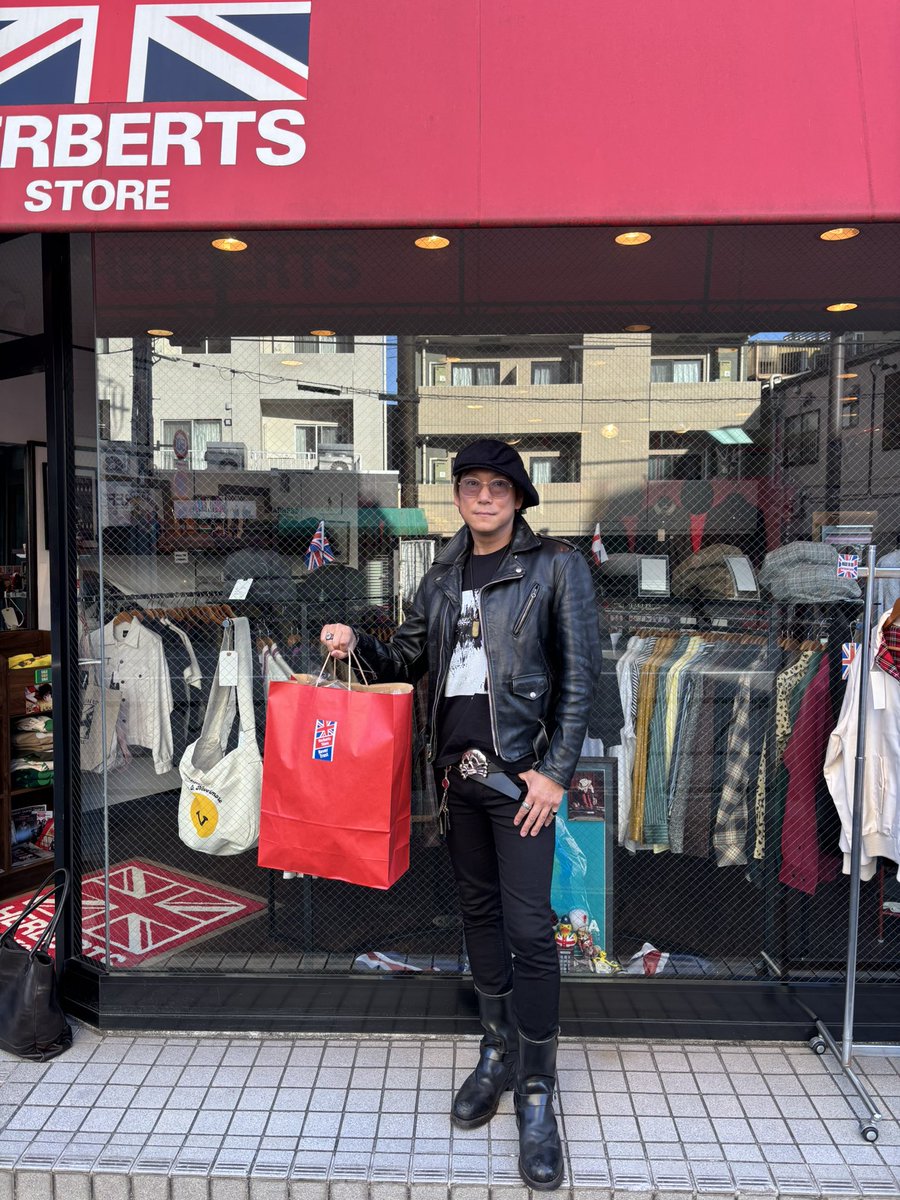 NEVERTRUST tweet media