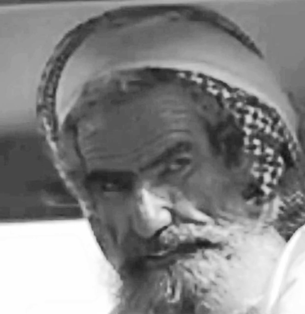 علينا من الشطه رسوم وتعب وارهاق
     يكفيك عن كثر النشايد ملامحنا