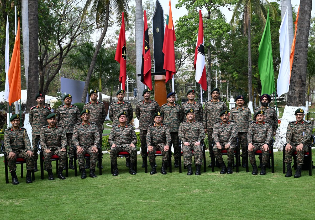 adgpi's tweet photo. #GeneralUpendraDwivedi, #COAS visited #BisonDivision and was briefed on the operational preparedness and training standards of the formation. He reviewed key training initiatives, operational capabilities and infrastructure development, including the infusion of #AI, digitisation and modern technologies to enhance combat readiness.

#COAS awarded Commendation Cards to selected personnel and exhorted all ranks to continue striving for excellence in all spheres.

#COAS also interacted with veterans in the station and complimented their efforts towards nation building and efforts towards enhancing the image of the Indian Army in all walks of life.

#IndianArmy 
@DefenceMinIndia
@SpokespersonMoD
@HQ_IDS_India