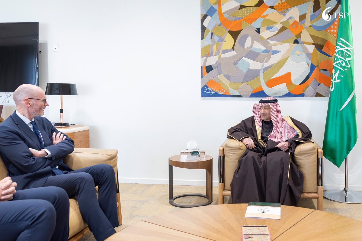 نائب وزير الخارجية السعودي يستقبل السفير البريطاني لبحث التطورات الإقليمية