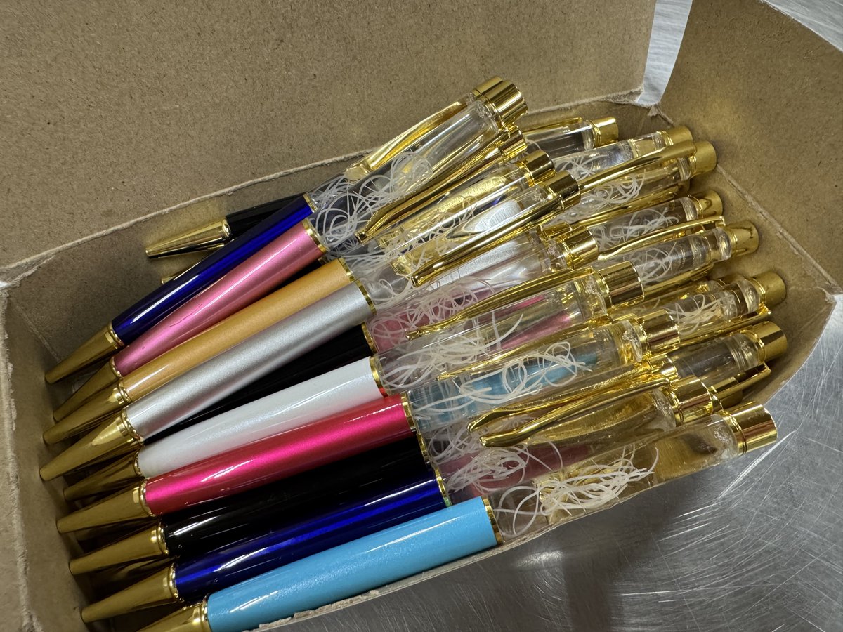 今年も春を迎え、高知県では特産品のアニサキスボールペンの製造が始まりました😃