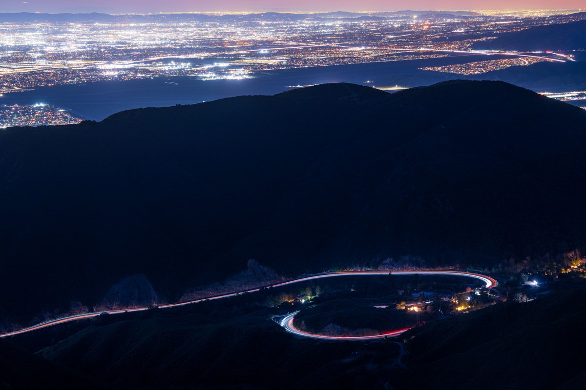 SBCounty's tweet image. Friday night's sunset from Rim of the World. ⛰️ 🌇 

📸: James Feeney

#RimoftheWorld #sunsetphotography #sunset #landscapephotography #naturelovers
