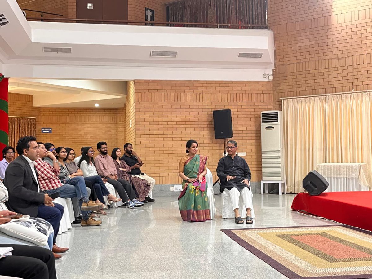 The Centre for South Asian Studies scholars visited the High Commission of #Bangladesh in India for an Iftar hosted by H.E. the High Commissioner. A presentation and interaction on India-Bangladesh ties enriched the visit. CSAS expresses sincere gratitude for the warm hospitality