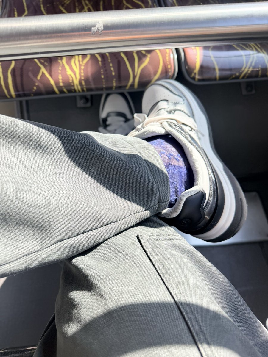 Hancock0601's tweet photo. 天气就要穿锦纶出门 https://t.co/seF4JAbQKA