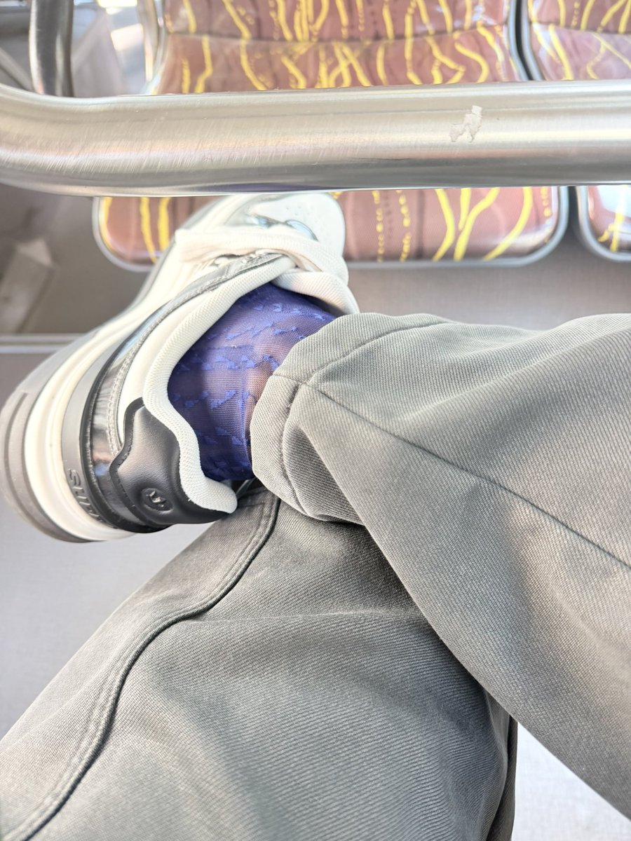 Hancock0601's tweet photo. 天气就要穿锦纶出门 https://t.co/seF4JAbQKA