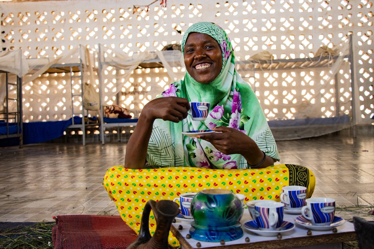 DjiboutiIom's tweet photo. En quittant l'Éthiopie, Zinach et Fatimah ont fait face à la peur, la violence, et le manque de leurs proches.
Aujourd'hui à #Obock, elles s'asseyent autour d'un café pour un moment de répit au Centre de @DjiboutiIom.
Écoutez leurs histoires : https://t.co/P6gVbGUt1i
#8Mars https://t.co/H1gPVDauSx
