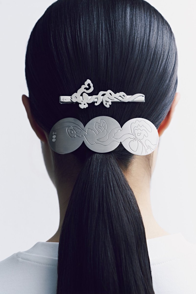 like_a_tinydust's tweet photo. that's why there's no credits for No.29

it is probably the sound of The Sacred Bell of Great King Seongdeok.

It is National Monument No.29 

the hair clip patterns are inspired from the same. https://t.co/kx0VZNijCT