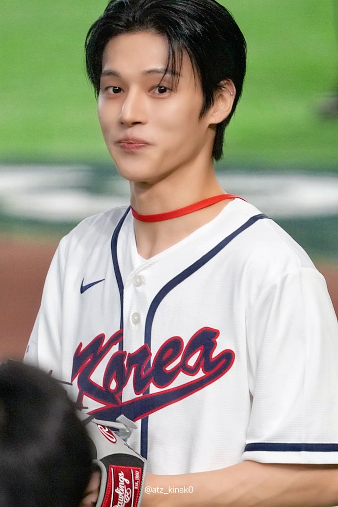 ⚾️
눈이 반짝반짝하네✨

#ATEEZ #wooyoung #우영 #ウヨン #始球式 #wbc