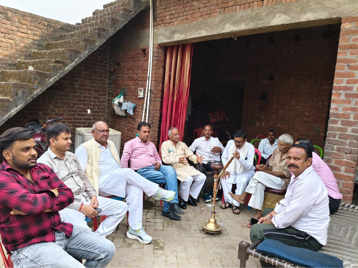 चांदपुर विधानसभा क्षेत्र के ग्राम बाबरपुर में पूर्व प्रधान चौधरी सरदार सिंह जी के सुपुत्र के मंढ़ा कार्यक्रम में पहुंचकर परिवार को हार्दिक बधाई एवं शुभकामनाएं दीं।
#AshokChaudhary #RLD #Chandpur #Bijnor
<a href="/jayantrld/">Jayant Singh</a> 
<a href="/RLDparty/">Rashtriya Lok Dal</a>