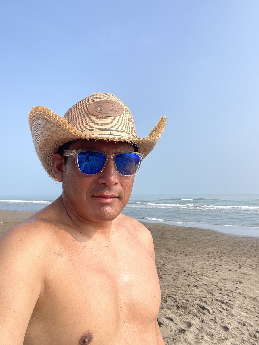 LicFerPaz's tweet photo. Hoy iniciamos el mes con arena, agua y sol desde las hermosas playas de Veracruz 🌊☀️🏖️

Recargando energía, disfrutando del mar y agradeciendo por un nuevo mes lleno de oportunidades.
¡Que marzo venga con lo mejor! ✨🙌

#Veracruz #ModoPlaya #ArenaYSol  #Viajando #FerPaz https://t.co/yceiPa24uw