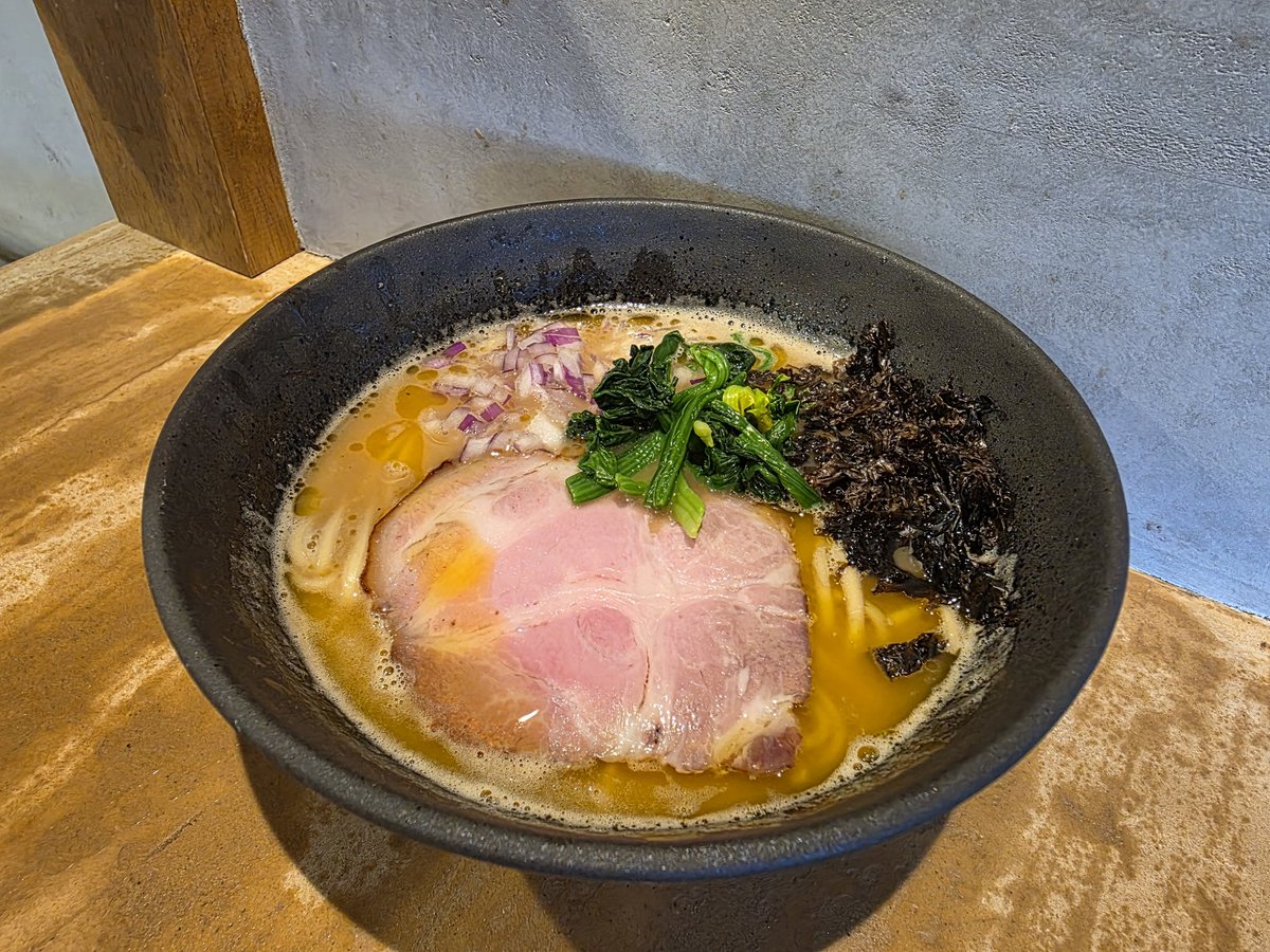 日曜日からやっています｢豚骨醤油（家系）｣ですがありがたいことにたくさんご来店いただき本日夜残り10食程度となっております。
麺が違ってよければもう少しだけできそうです
燻製うずら売切れましたが他はまだまだあります
よろしくおねがいします