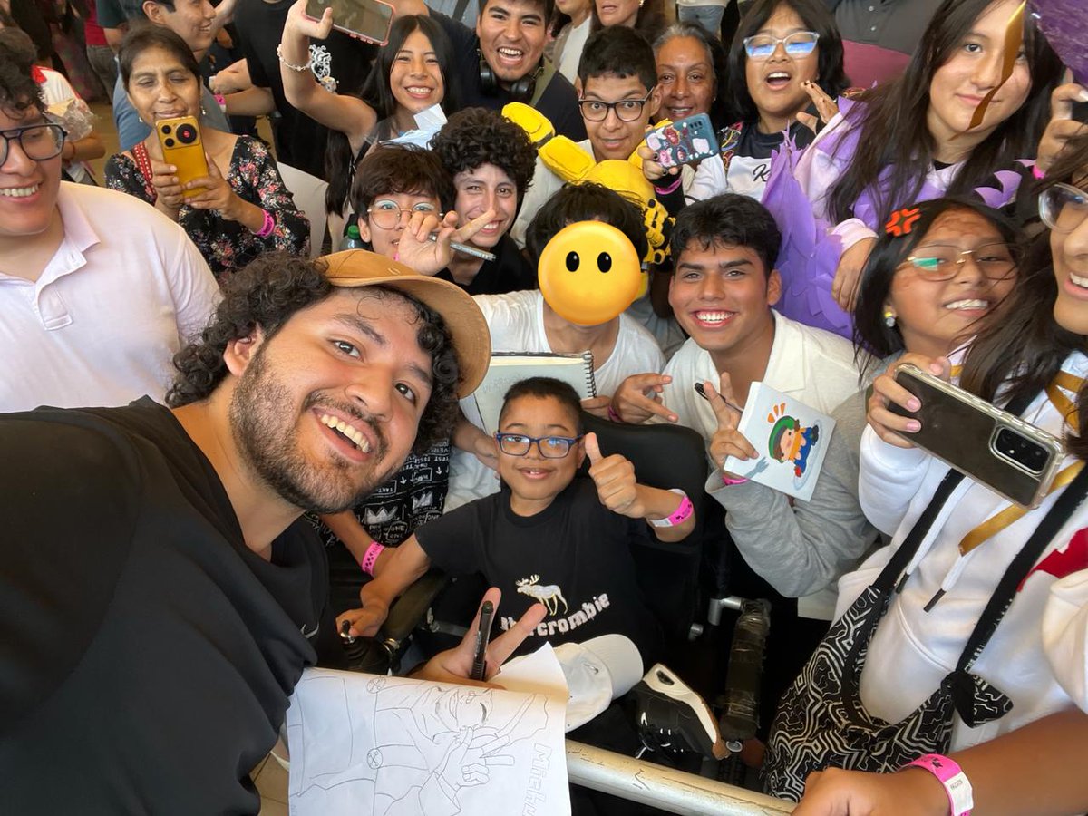 DubossThe's tweet photo. PUDE TOMARME UNA FOTO CON MISHIFU PUEDO MORIR EN PAZ 😭😭
#WBNS https://t.co/Byk8XnOLLn