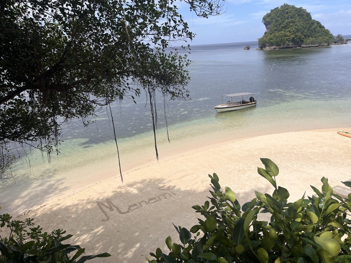 mkticity's tweet photo. Travelled more than 6 hours by air and land for this piece of paradise. 😎☀️ https://t.co/YtrhdDeRRw
