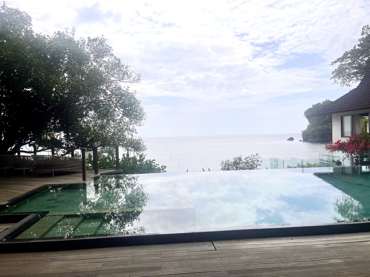 mkticity's tweet photo. Travelled more than 6 hours by air and land for this piece of paradise. 😎☀️ https://t.co/YtrhdDeRRw