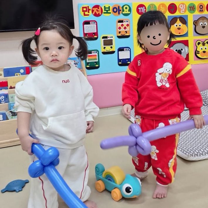 วันนั้นที่อาโน่อาาแจมไปเลี้ยงยังตัวจึ๋งนึงอยู่เลยบม  ตอนนี้ไปเล่นกับเพื่อนที่เนอสเซอรี่ได้แนะ แล้วยายจาไม่แก่ได้ไงเนี้ย ᵕ̩̩ㅅᵕ̩̩