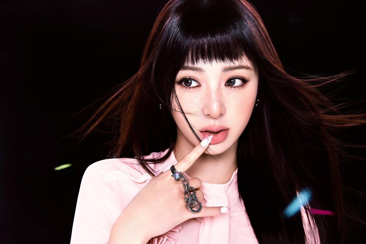 Bee_amz's tweet image. ชอบยุนจินกะกระเป๋า #STANDOIL มันเริด มันจึ้ง กระเป๋าส่งคน คนส่งกระเป๋ามาก ชีใช้บ่อยจริง เข้ากะทุกลุค แสนเก๋ จนแบรนด์นางออกคอล 26SS เป็น #BREEZY Bag Mini พร้อมพวงกุญแจรุ่นพิเศษของ #HUHYUNJIN Jenaissante Charm Set เริดเกิน ไทยเริ่มขายคอลนี้ 11 มี.ค. อย่าลืมไปตำตาม! 😍

#STANDOILTH