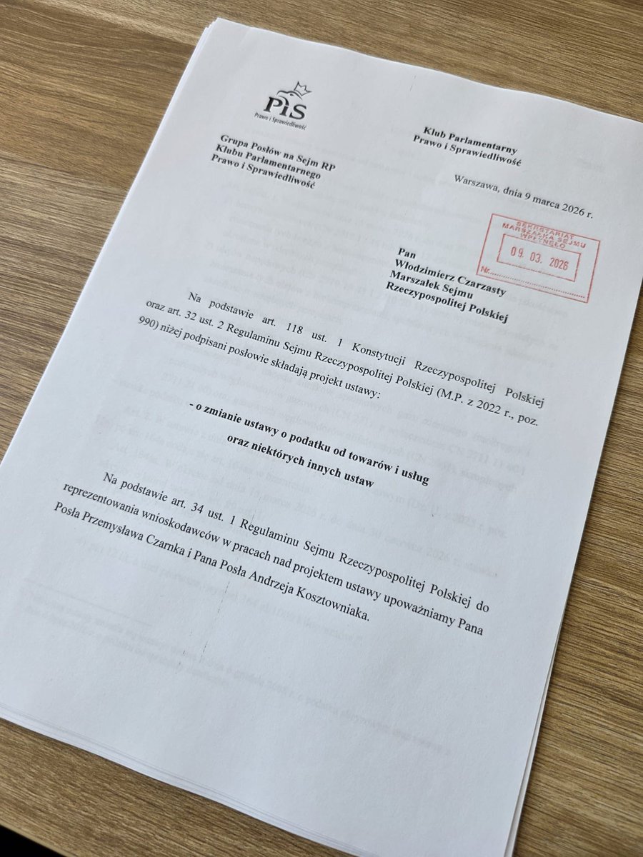 Mijają 24 godziny od momentu jak zaproponowałem projekt ustawy obniżający ceny paliw. Co robi rząd Tuska? Jak zwykle nic… 

Z rządowych limuzyn być może nie widać, że diesel już za chwilę będzie kosztował 8 zł za litr, a 95pb 7 zł za litr. 

#TuskŁupiPolaków