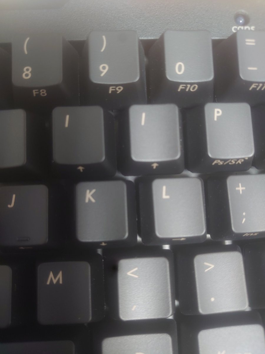 mn1491625's tweet photo. 修理から帰ってきたキーボードくん https://t.co/FA1lrJd73O