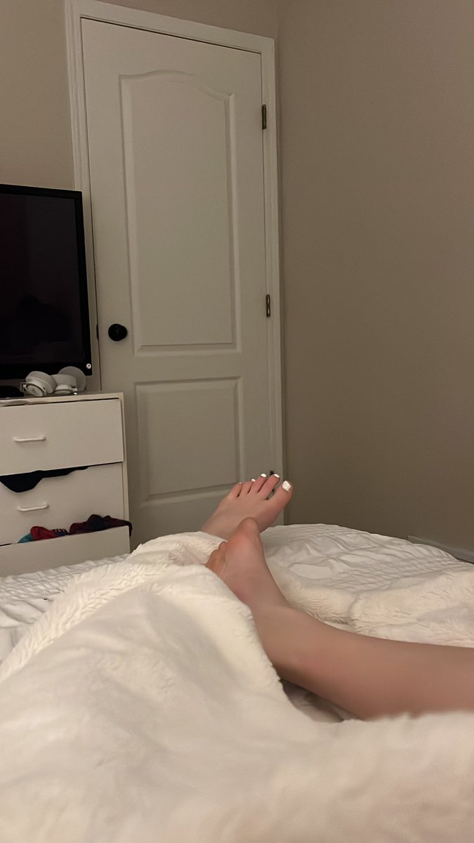 peytonpics18's tweet photo. Fresh out the shower 🚿 😘
#feetgirl #footfetısh #findom #sellingfeet https://t.co/eqQov21fLW