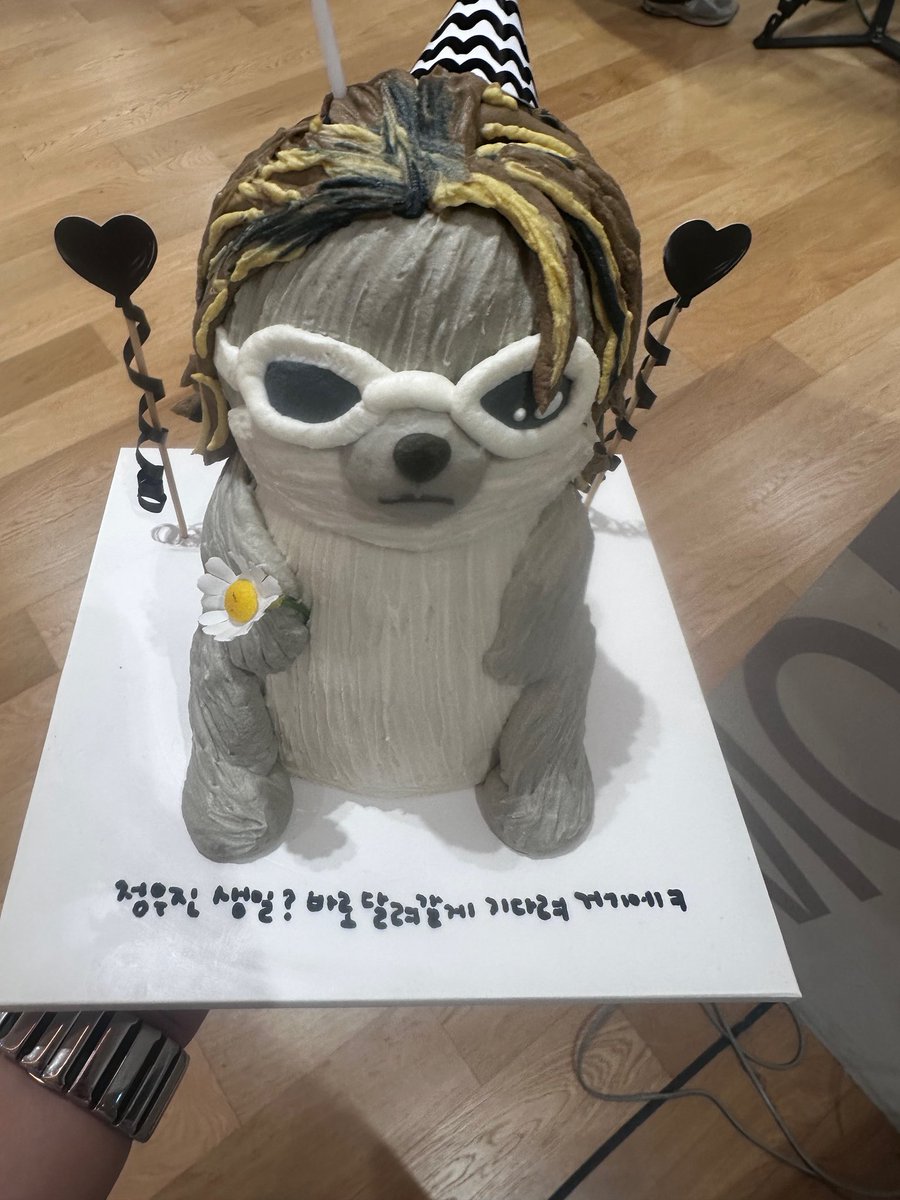 look at his birthday cake 😭