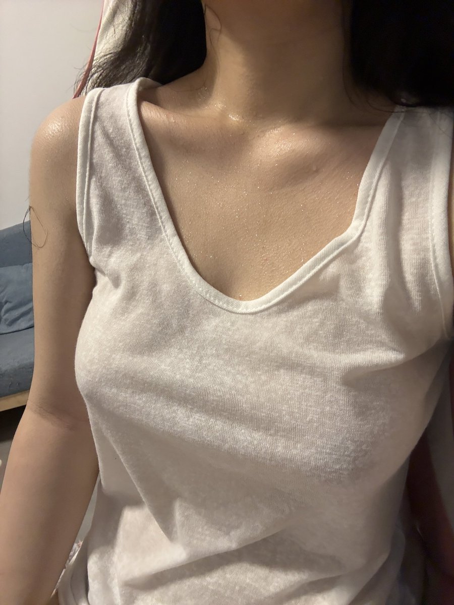 topdoller09's tweet photo. 我的性癖是贫乳，我觉得真的很美啊，超级可爱又美丽，真的只是对肉体线条的欣赏。没有人懂我qwq #女同性恋 #les https://t.co/WZyH1dOujX