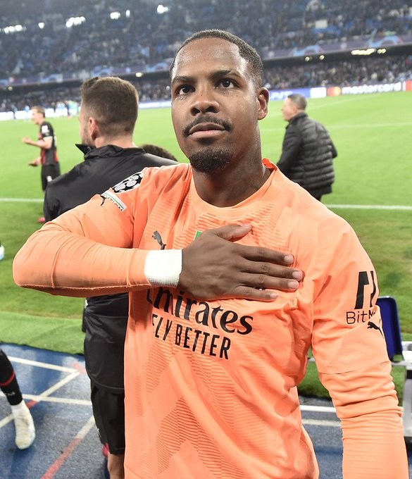 🗣️ Mike Maignan: "My greatest pride is being able to help my mother. That said, I didn’t take her out of her situation with my first professional contract, I didn’t have the means yet. I was able to do it after my second or third contract. Her tears… It’s… It’s pure joy, it