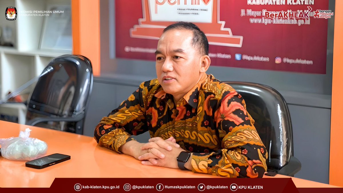 KPU Klaten mengikuti kegiatan “NGOPI ASLI yg diselenggarakan oleh KPU Jateng Selasa, (10/3) via daring.
Mengusung tema “Shoot Target: Strategi Build Up, Kontrak Pengadaan untuk Keberhasilan Pelaksanaan Kegiatan” dengan narasumber R. Suryanto selaku Kasubag UKPBJ KPU Jateng.