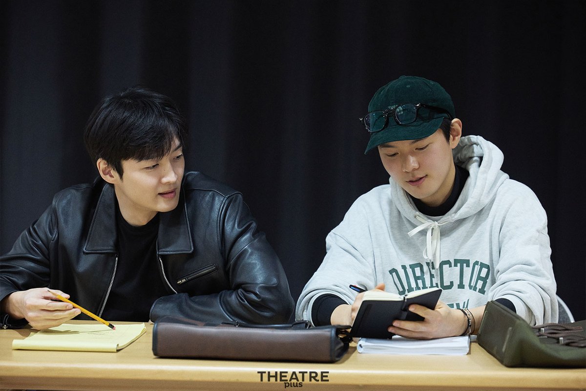 theatreplus_twt's tweet photo. [인터뷰🎙] 3월호는 연극 <히스토리 보이즈> 연습실에 다녀왔습니다✍️마치 학교처럼 치열한 토론이 이뤄지던 현장으로 여러분을 초대합니다. 깊은 고민과 정성이 담긴 배우 #안지환 #송광일 의 인터뷰도 함께 만나보시죠 📩
-
📲https://t.co/ykv4YMjVPo https://t.co/nNo2SVMWxu