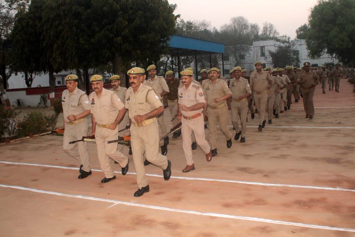 महोदय, 
         सादर अवगत कराना है कि आज दिनांक - 10.03.2026 दिन मंगलवार को सेनानायक  महोदय श्री अनिरुद्ध कुमार के  निर्देशन में  शिविरपाल  श्री सुभाष चंद्र की उपस्थिति में वाहिनी में परेड कराई गई परेड के हकदार वाहिनी में उपस्थित सभी *अधि०/कर्म० उपस्थित रहे |