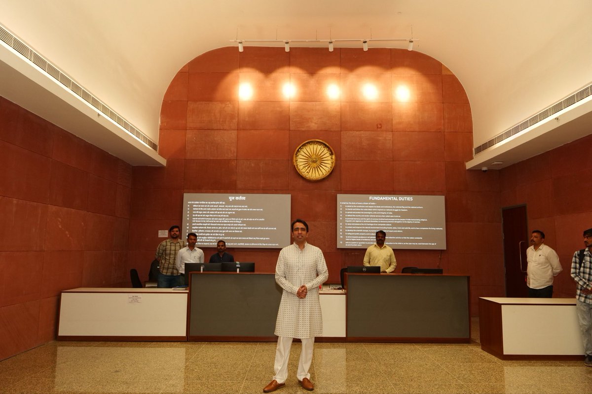 jayantrld's tweet photo. A new beginning in inspiring settings as I settled into my office at Kartavya Bhawan.

There is a lot of light coming into the premises which will energise us, the broad architectural lines giving a sense of the scale and sanctity of our responsibilities and duties.

Looking forward to productive days of work ahead!
🙏🏽