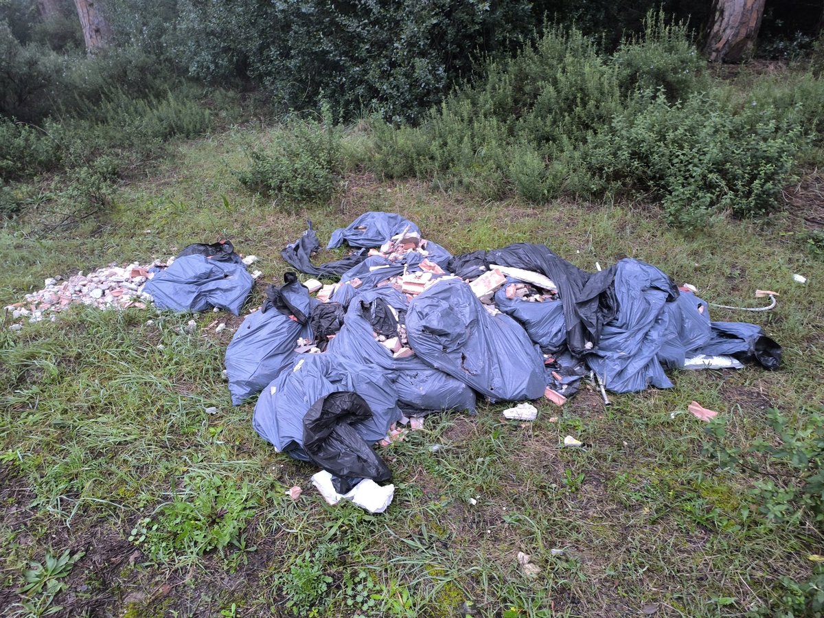 JMBarbagelata's tweet photo. @agentsruralscat ESCÒRIA DE LA CIVILITZACIÓ: CAMÍ DE ST LLORENÇ DE LES ARENES-FOIXÀ, DAVANT DE COLOMERS, AHIR A LA MATEIXA HORA NO HI ERA. https://t.co/FkgI81tHQC