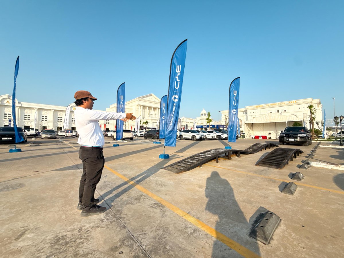 BYD_AsiaPacific's tweet photo. The Premier Centre Autoshow concluded a great success and BYD has drawn massive crowds, securing 374 orders in 3 days and leading the show!
The Deputy Prime Minister experienced the BYD Ti7 in person and spoke highly of it.
#BYD #BYDAPAC #BYDCambodia #ThePremierCentreAutoshow https://t.co/EGymB2ovCU