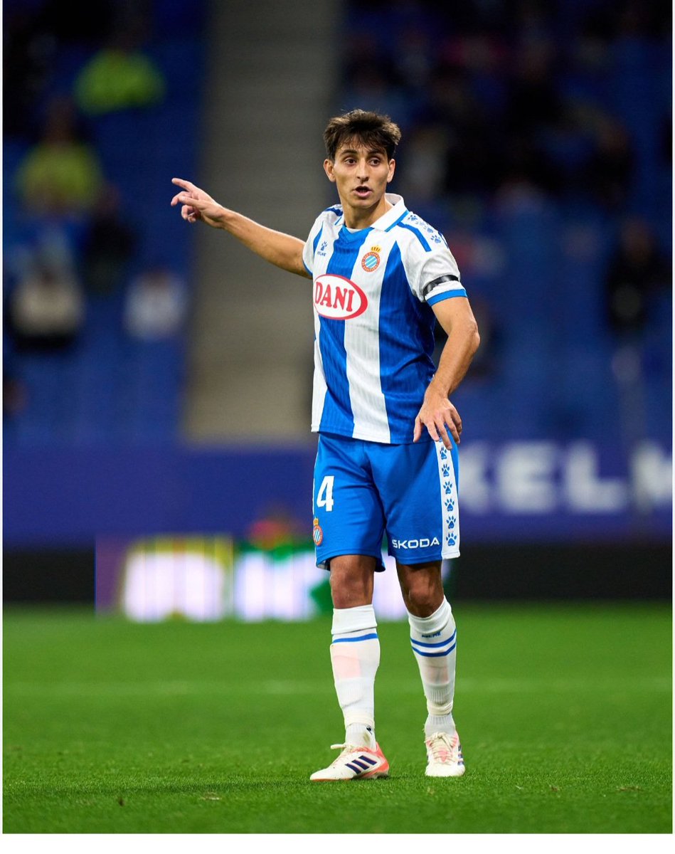 Un control y giro de escándalo. Y zurdo. Un jugón. La envidia dd cualquier socio, defender la blanquiazul. Porque un perico no se rinde. Felicitats, Ramon #rcde
