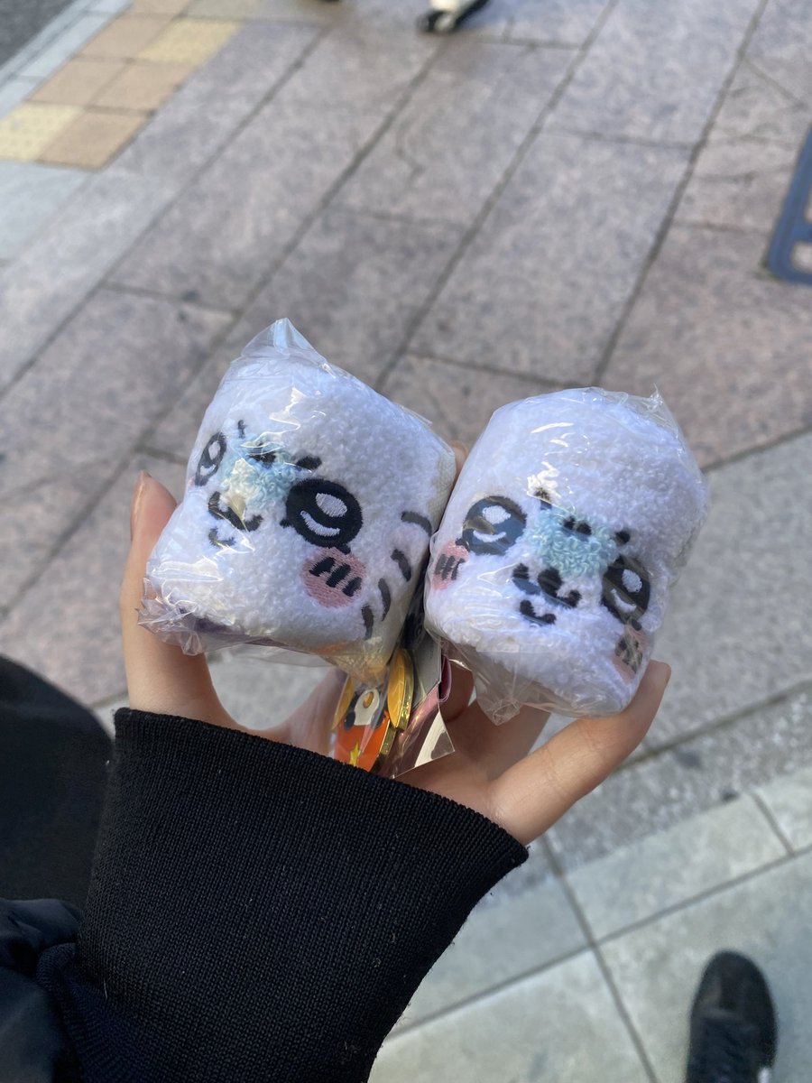 RBvBBrv's tweet photo. 【譲】 モモンガ（×2）
【求】くりまんじゅう > 定価

名古屋市内手渡し希望

ちいかわ　もこもこポーチ　ガチャガチャ https://t.co/mVzpUPW6mq