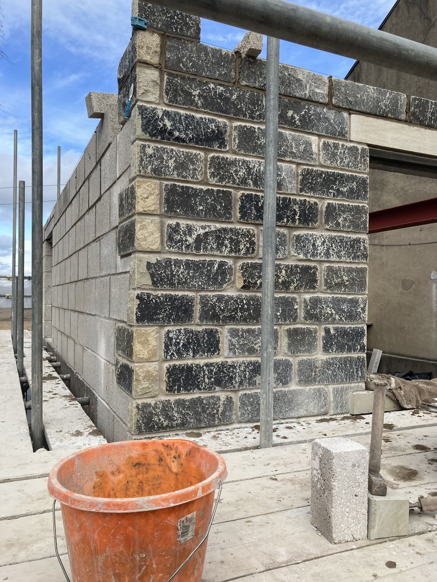 MyersBuilding's tweet image. NEW PRODUCT! Our latest addition to the Crosland Hill range is a medium/dark tumbled and dyed walling stone, shown here on a recent build in Denby Dale. Call into your local MBTS branch and find out more. myersbuildingsupplies.co.uk/natural-stone/ #CroslandHill #TumbledStone #MBTS 🏡🪨