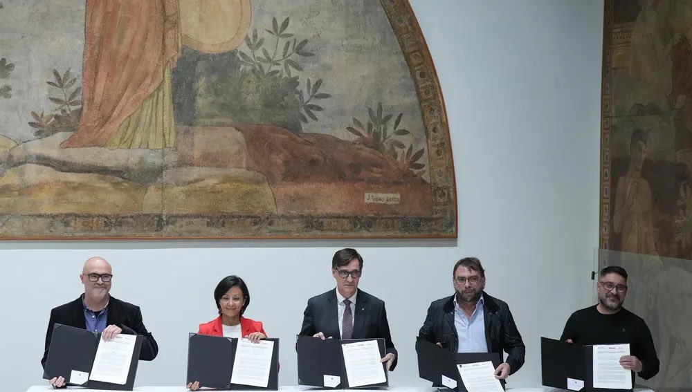 Estan fent perdre valor als mots pq en perverteixen el sentit. Com es pot qualificar d’”Acord de País” i fer un acte d firma rimbombant si només el signa una representació sindical minoritària q,d’altra banda,fa temps q actua com apèndix. M’inquieta q la premsa begui tant a galet