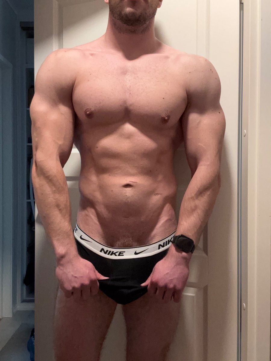 Smoothjackk's tweet photo. How do I look? https://t.co/pvuWCVKnfc