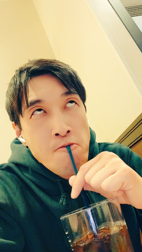 平々凡々な日々を過ごしております
３９歳
おじの奇行　

お芝居したいなぁ～笑笑笑