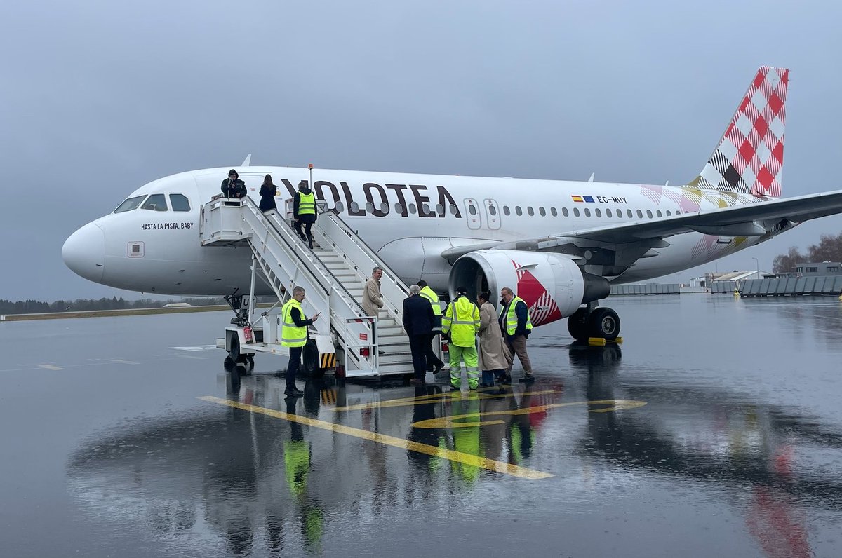 pr_f_vincent's tweet photo. L’aéroport de #Limoges (LIG) poursuit sa dynamique d’ouverture vers l'Europe et la France avec l’annonce de nouvelles routes opérées par @volotea dès mai 2026.
Je serai l'invité à 12h du Journal télévisé de France 3 Limousin pour vous les présenter : de très belles destinations ! https://t.co/yhVMiSfzkU