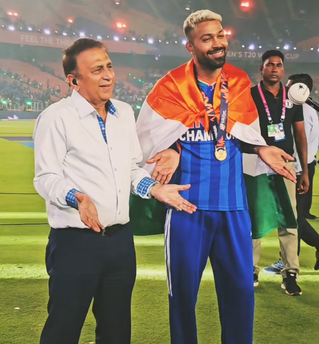Sunil Gavaskar doing the Trademark celebration with Hardik Pandya 😍🔥