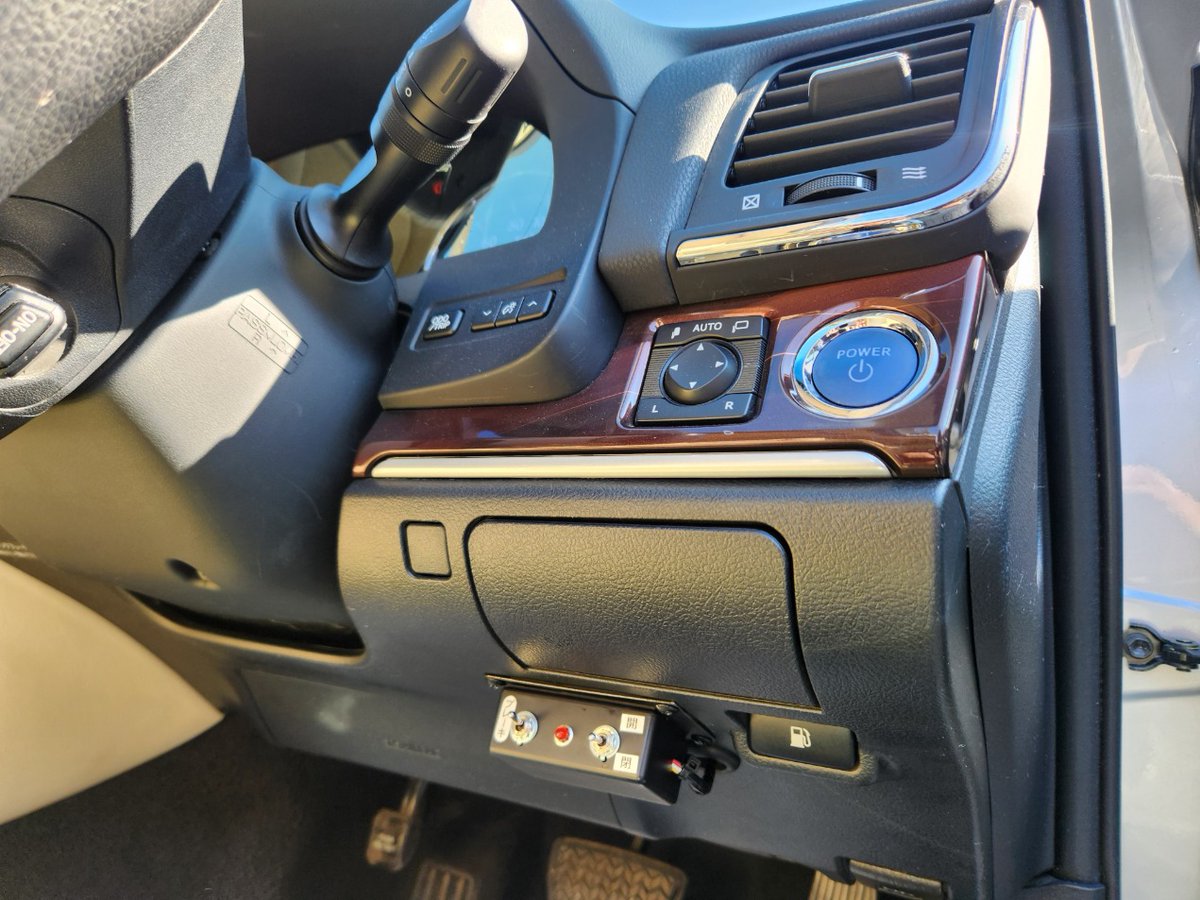 Futabasystem's tweet photo. 【自動ドア】
千葉県の整備工場様からのご依頼にて
AWS210クラウンに電動式自動ドアを施工しました

茨城県内で法人タクシーとして使用予定です
この度はご入庫頂き誠に有難うございました

#自動ドア
#フタバシステム https://t.co/VtJoxU3Xe1