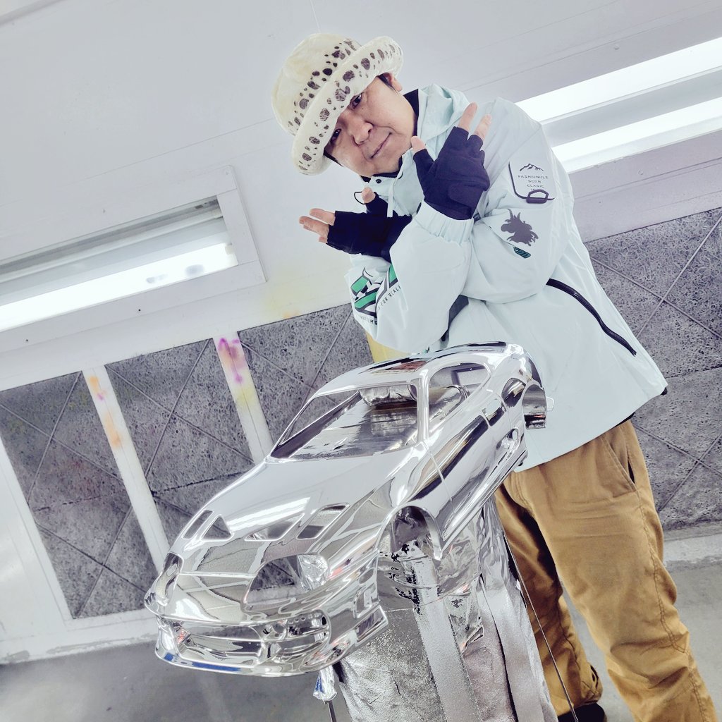 showupkaneyan's tweet image. 久しぶりに本気塗りしましたがな…
マッキーさんのご依頼で😅
ADDICTIONさんのABSボディーをなにやら凄いことするみたいよ。
とりあえずは本日はKROMA EDGEを使用してメッキ色にして完了！
こちら全貌は、
MACKY WORKSのYouTubeにて！
#クロマエッジ
#マッキーワークス
#SHOWUP
#帽子の癖
