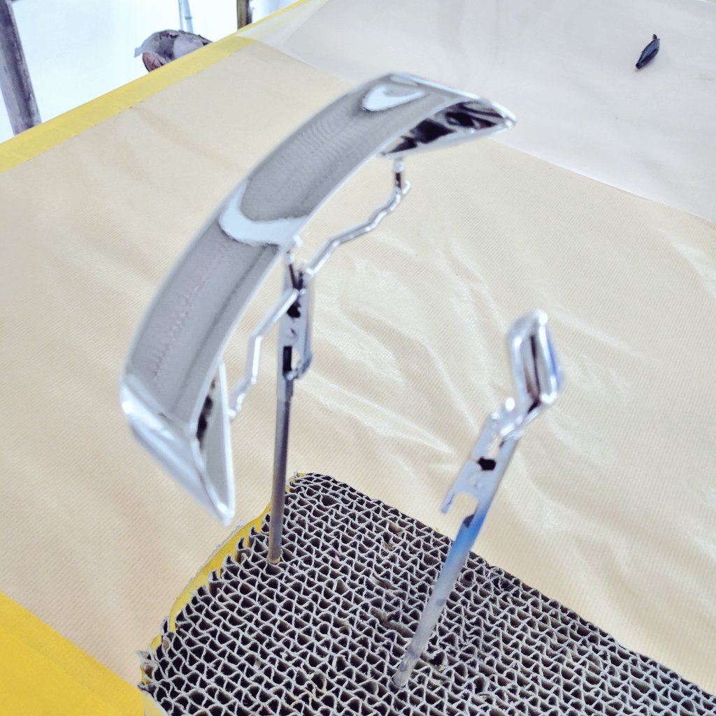 showupkaneyan's tweet image. 久しぶりに本気塗りしましたがな…
マッキーさんのご依頼で😅
ADDICTIONさんのABSボディーをなにやら凄いことするみたいよ。
とりあえずは本日はKROMA EDGEを使用してメッキ色にして完了！
こちら全貌は、
MACKY WORKSのYouTubeにて！
#クロマエッジ
#マッキーワークス
#SHOWUP
#帽子の癖